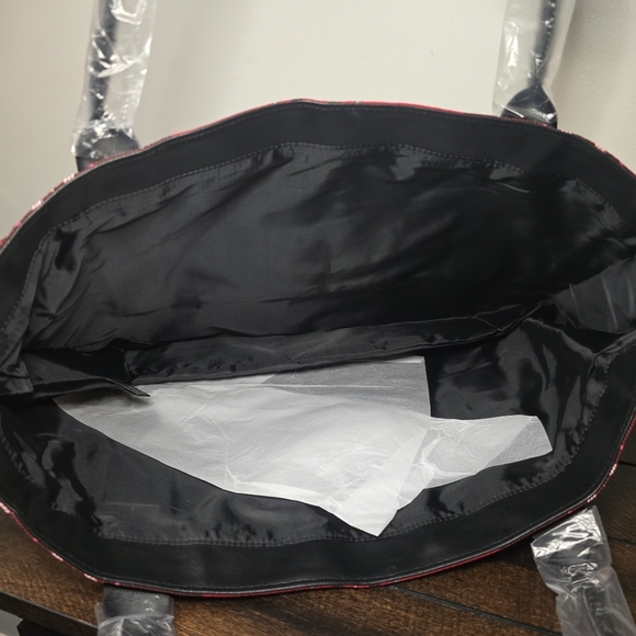 New Victoria’s Secret Red Black Plaid Roses Design Tote Bag Christmas 2020 - Picture 5 of 10